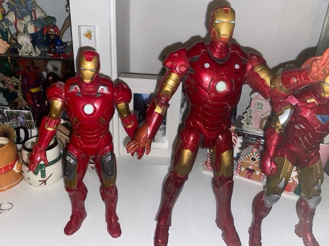 Set di 4 grandi figure elettroniche Iron Man