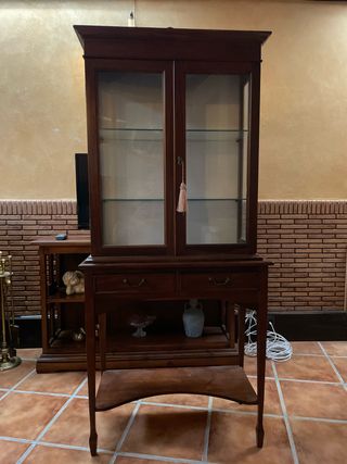 Mobili e librerie in legno