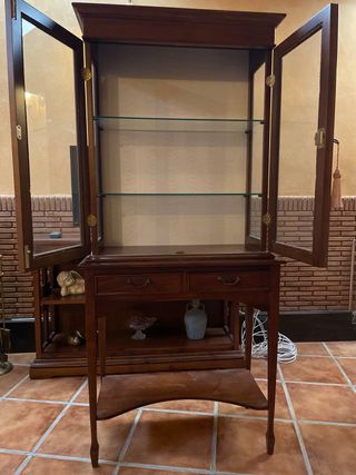 Mobili e librerie in legno