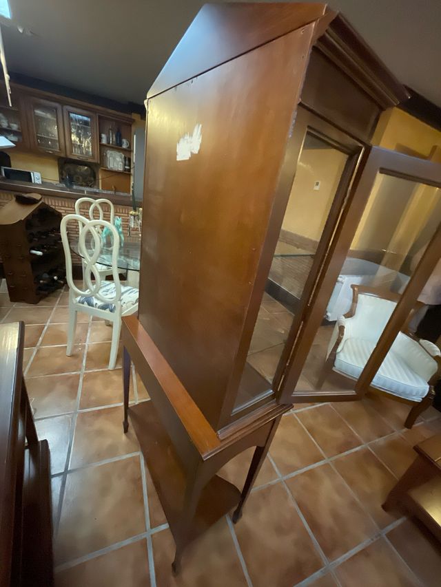 Mueble vitrina y estantería madera
