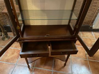 Mobili e librerie in legno