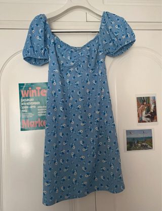 Vestido azul de flores 