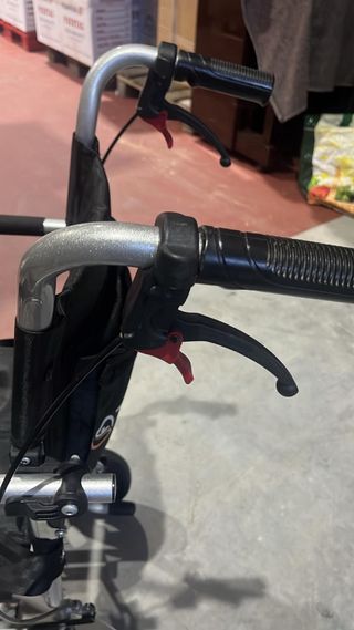 silla de ruedas, válida solo para andar x casa.