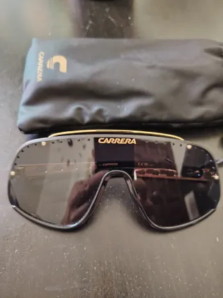 Gafas de sol Carrera negras y doradas
