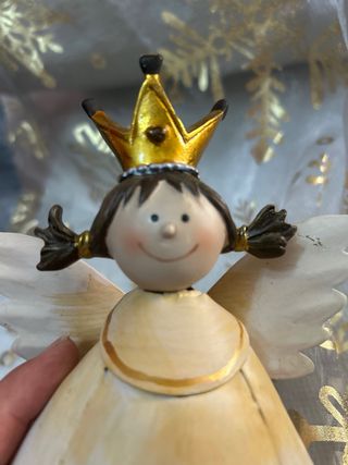 Angelito de Navidad con corona