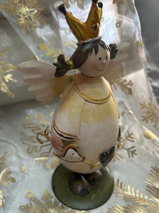 Angelito de Navidad con corona