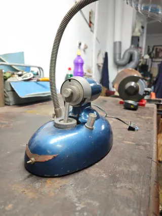 Lámpara de escritorio antigua azul y plateada