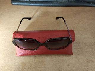 Gafas de sol Guess marrones