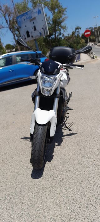 Benelli 302 ABS Blanca y Roja