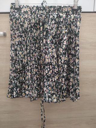 Falda plisada floral negra
