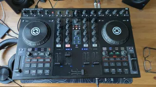 Controlador DJ Traktor Kontrol S4 Mk1