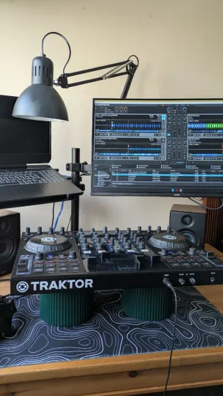 Controlador DJ Traktor Kontrol S4 Mk1