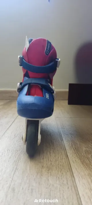 Patines en línea rojos y azules