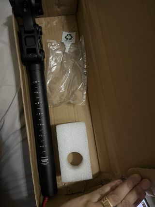 Tija sillín bicicleta negra TESNO