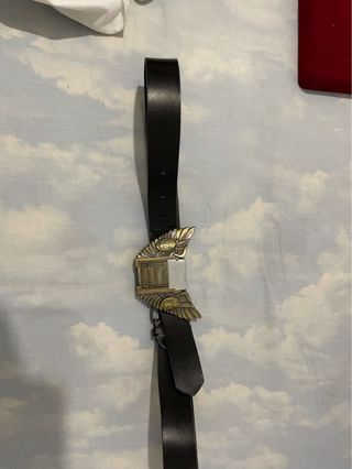 Cinturón Vintage con Hebilla de Alas y mechero .
