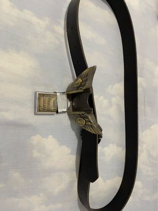 Cinturón Vintage con Hebilla de Alas y mechero .