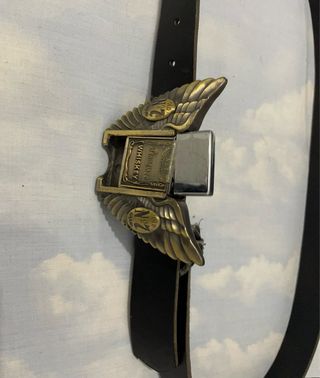 Cinturón Vintage con Hebilla de Alas y mechero .