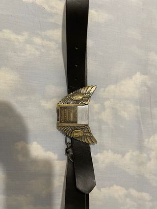 Cinturón Vintage con Hebilla de Alas y mechero .