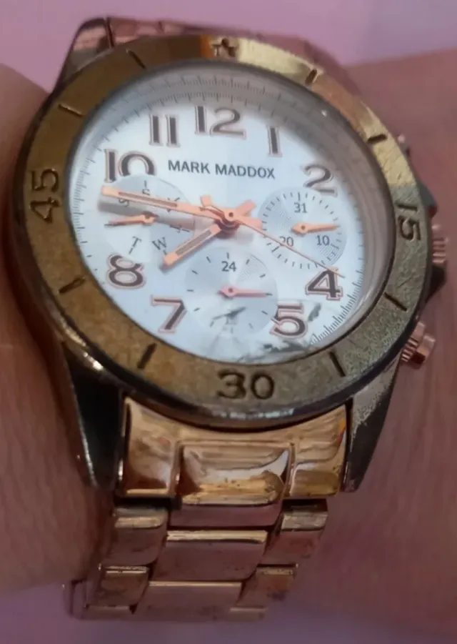 Reloj Mark Maddox Dorado
