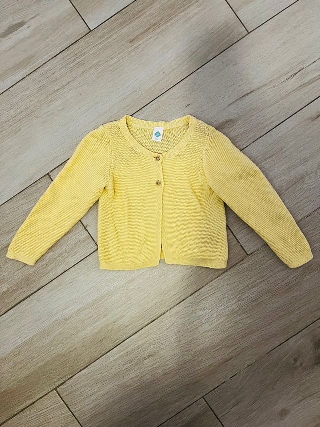 Chaquetilla de punto amarilla