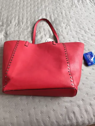 Bolso Sfera Rojo con Tachuelas, nuevo con etiqueta