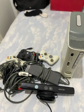 Xbox 360 Blanca + Accesorios