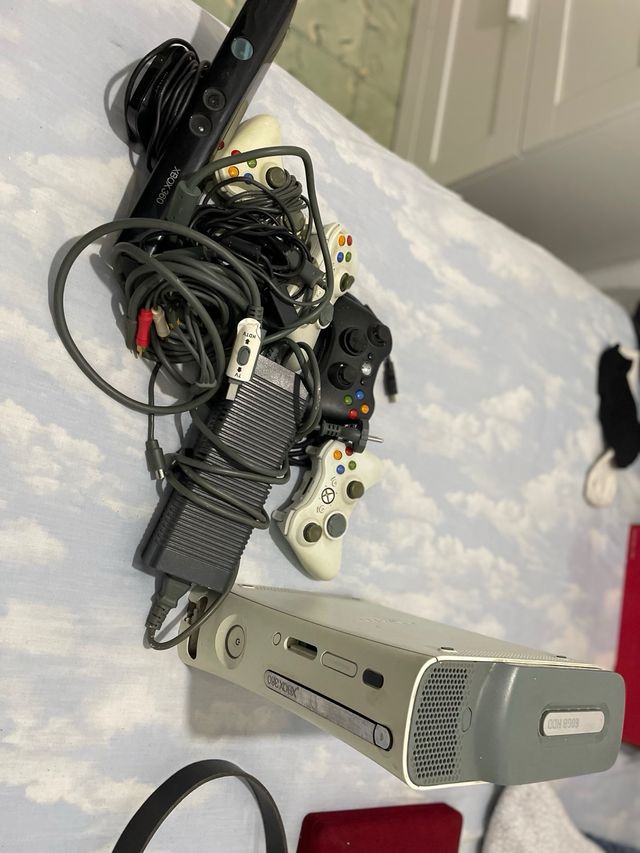 Xbox 360 Blanca + Accesorios