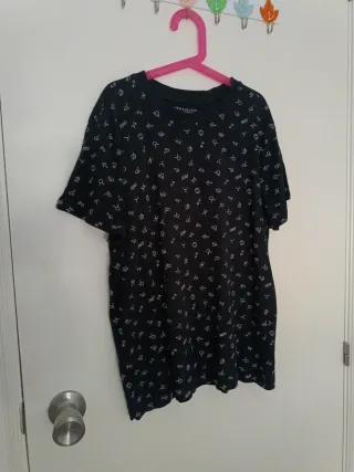 Camiseta negra con estampado de horóscopo