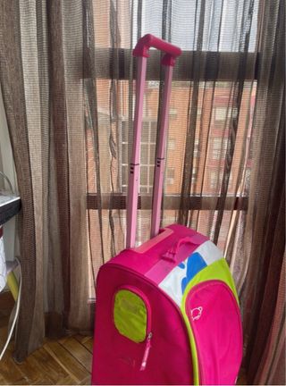 Maleta infantil con ruedas y compartimentos