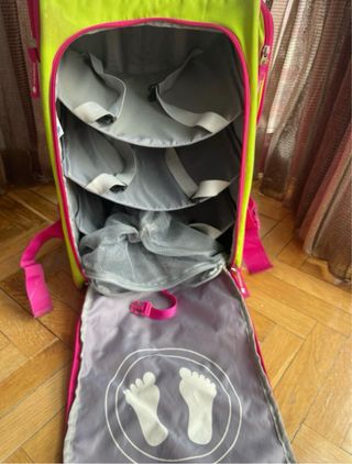 Maleta infantil con ruedas y compartimentos