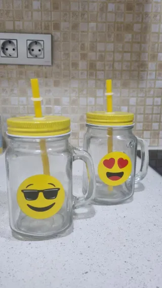 Set 2 Vasos Vidrio con Tapa y Popote Emoji