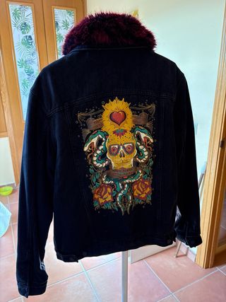 Cazadora vaquera Zara con cuello de pelo