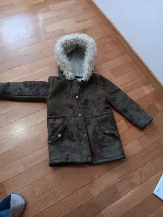Abrigo lana camuflaje
Con cordón ajustable 