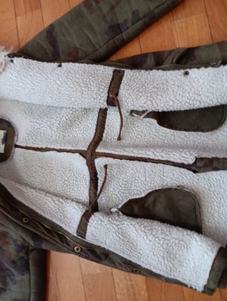 Abrigo lana camuflaje
Con cordón ajustable 