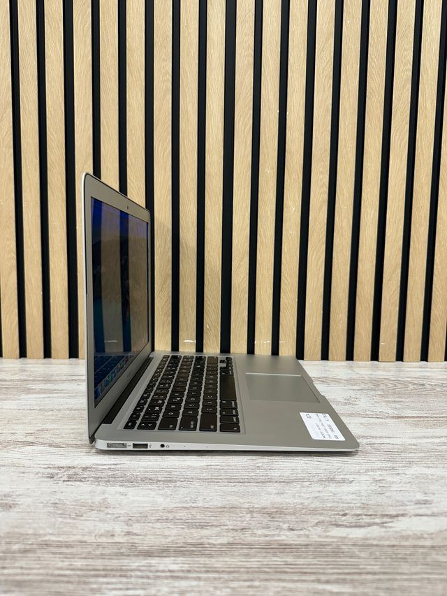 MacBook Air 13" 2017 i5 8gb 128gb SSD