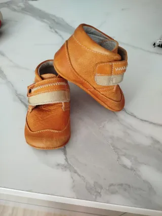 Zapatos de bebé de cuero color marron/naranja