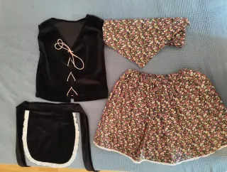 Traje de Pastora Negro con Estampado Floral