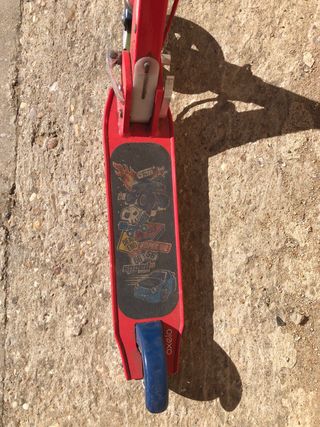 Patinete infantil rojo y azul