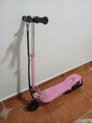 Patinete eléctrico rosa niña