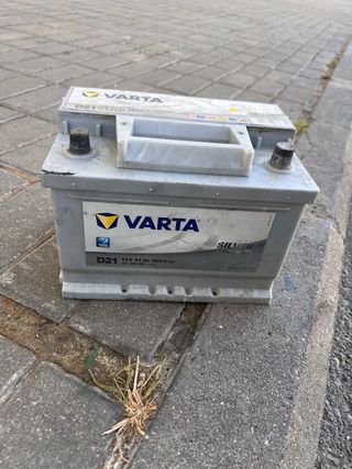 Batería Varta D21 61Ah 600A