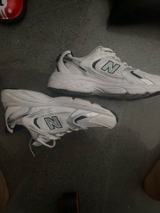 Zapatillas New Balance Running Blancas y Plateadas