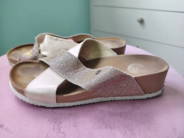 Sandalias Gioseppo doradas y rosas