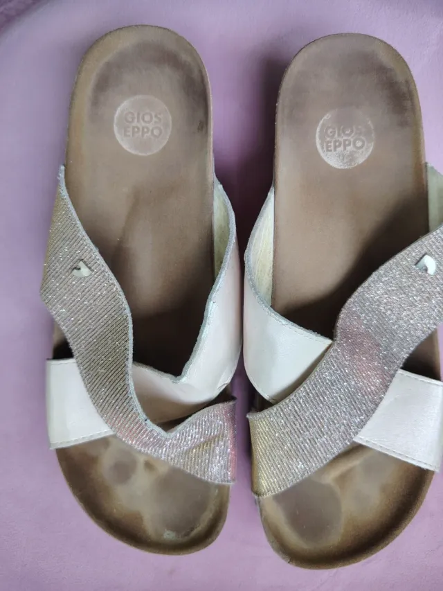 Sandalias Gioseppo doradas y rosas