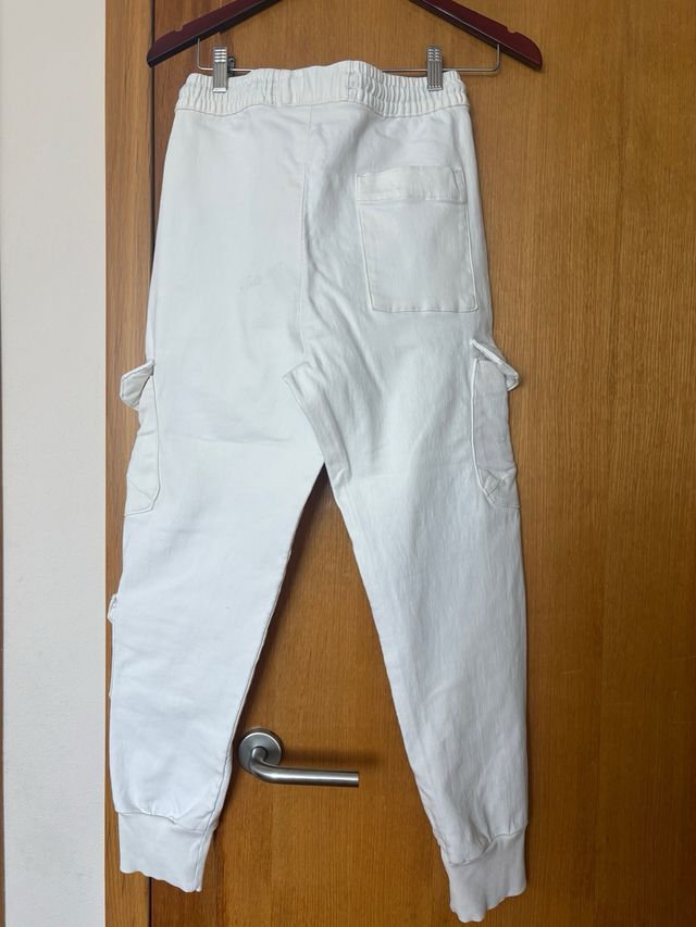 Pantalón cargo blanco chico
