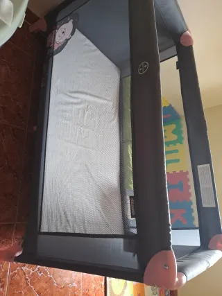 Cuna de viaje portátil con colchón