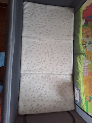 Cuna de viaje portátil con colchón