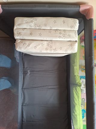 Cuna de viaje portátil con colchón