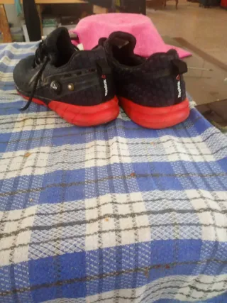 Zapatillas Reebok Running Negras y Rojas