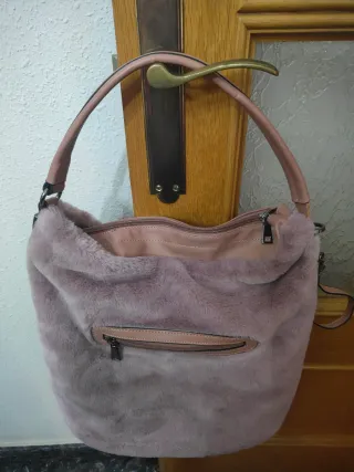 Bolso Pelo sintético .