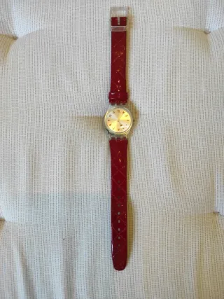 Reloj Swatch Mujer Rojo y Plateado